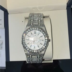 Silver Diamond-Encrusted Watch moissanite vvs1